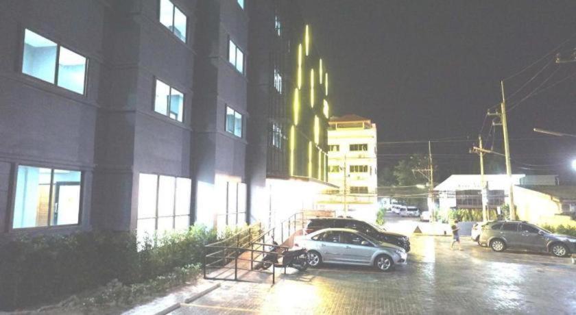 Prinn Hotel Rayong Extérieur photo