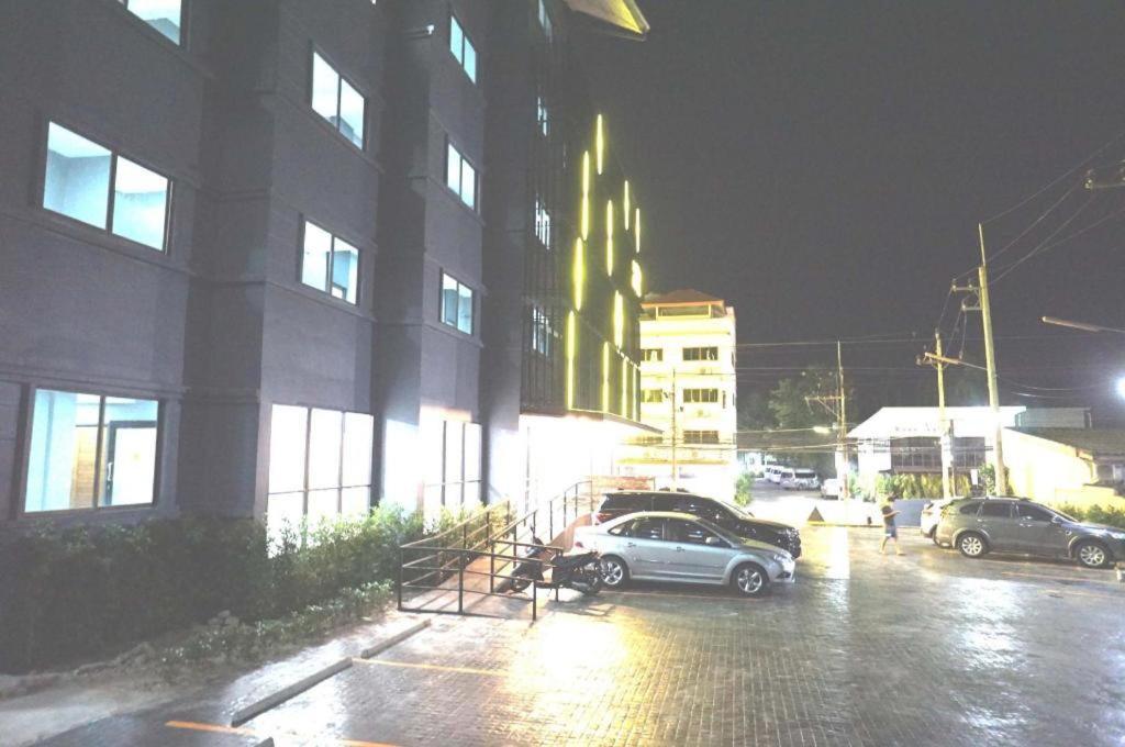 Prinn Hotel Rayong Extérieur photo